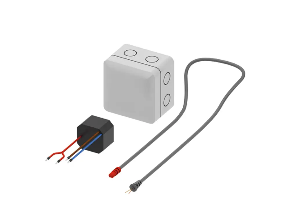 Anschlussset von TECE mit einem weißen Gehäuse und Kabeln. Enthalten sind ein quadratischer Stecker und zwei Anschlussdrähte in roten und blauen Farben, sowie ein graues Verbindungskabel.